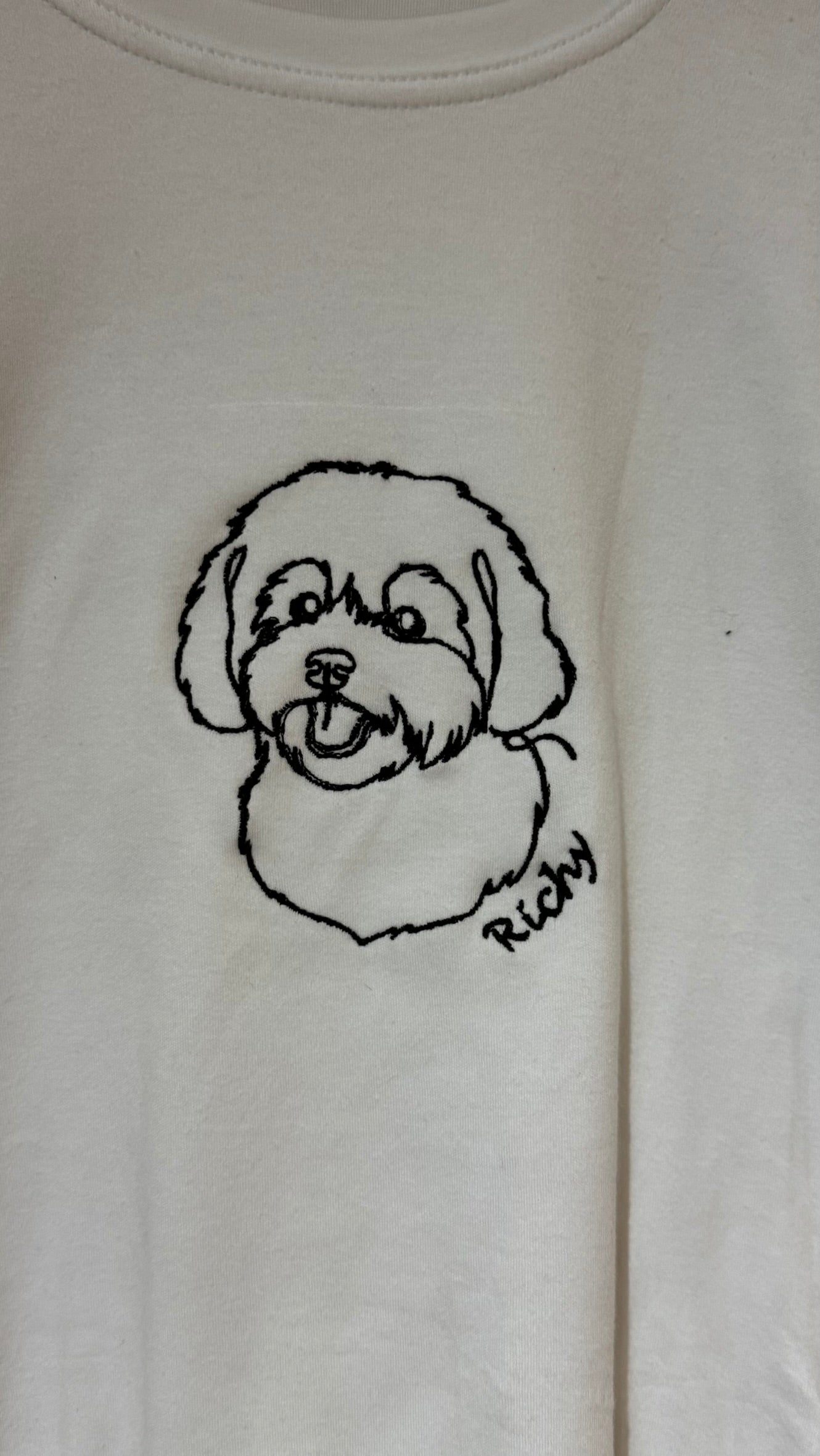 Персонализиран везен дуксер со Вашиот миленик - One-line Art (Контури)