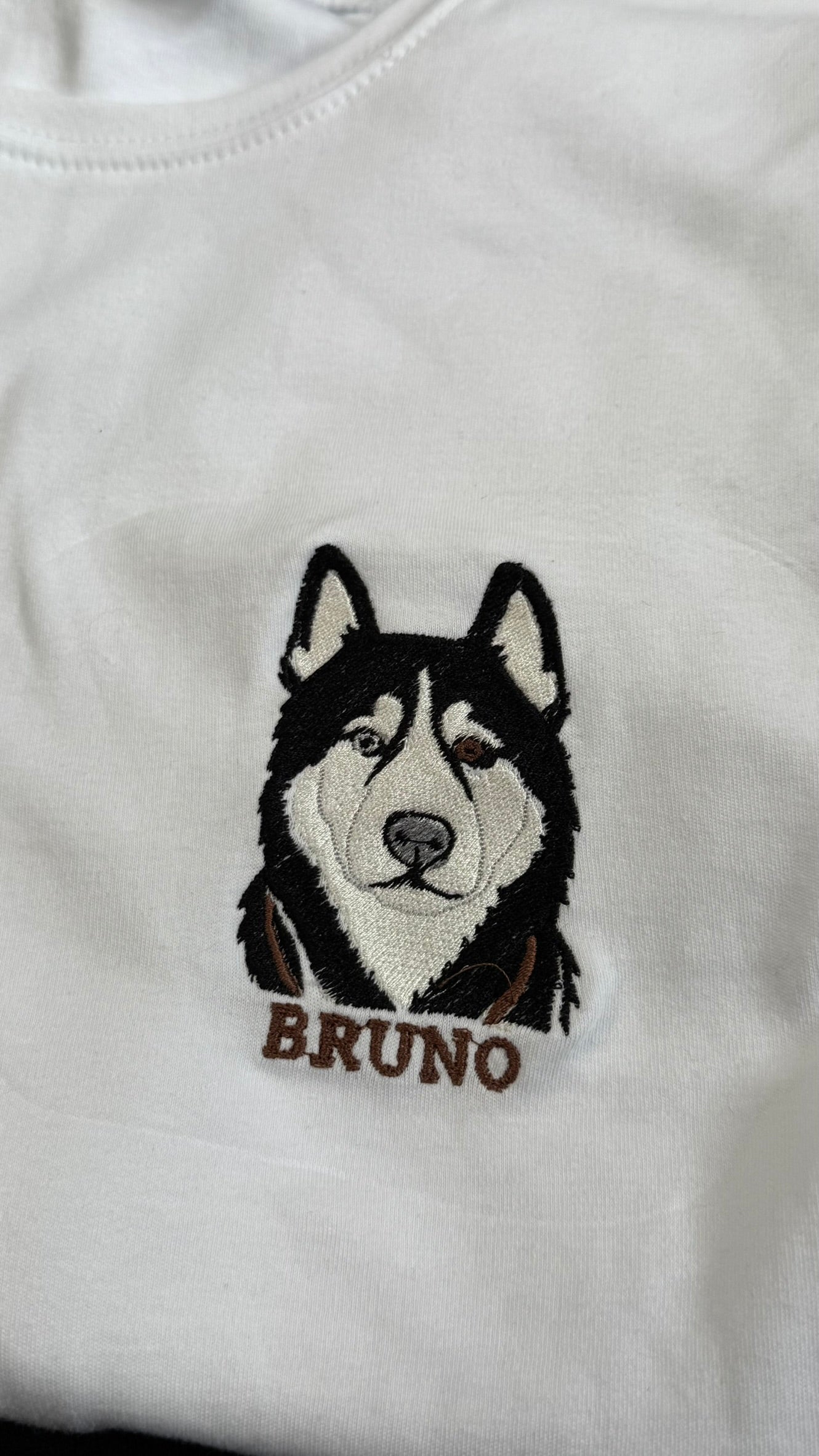 Персонализирана везена маица со ликот на Вашиот миленик – во боја и со полн вез