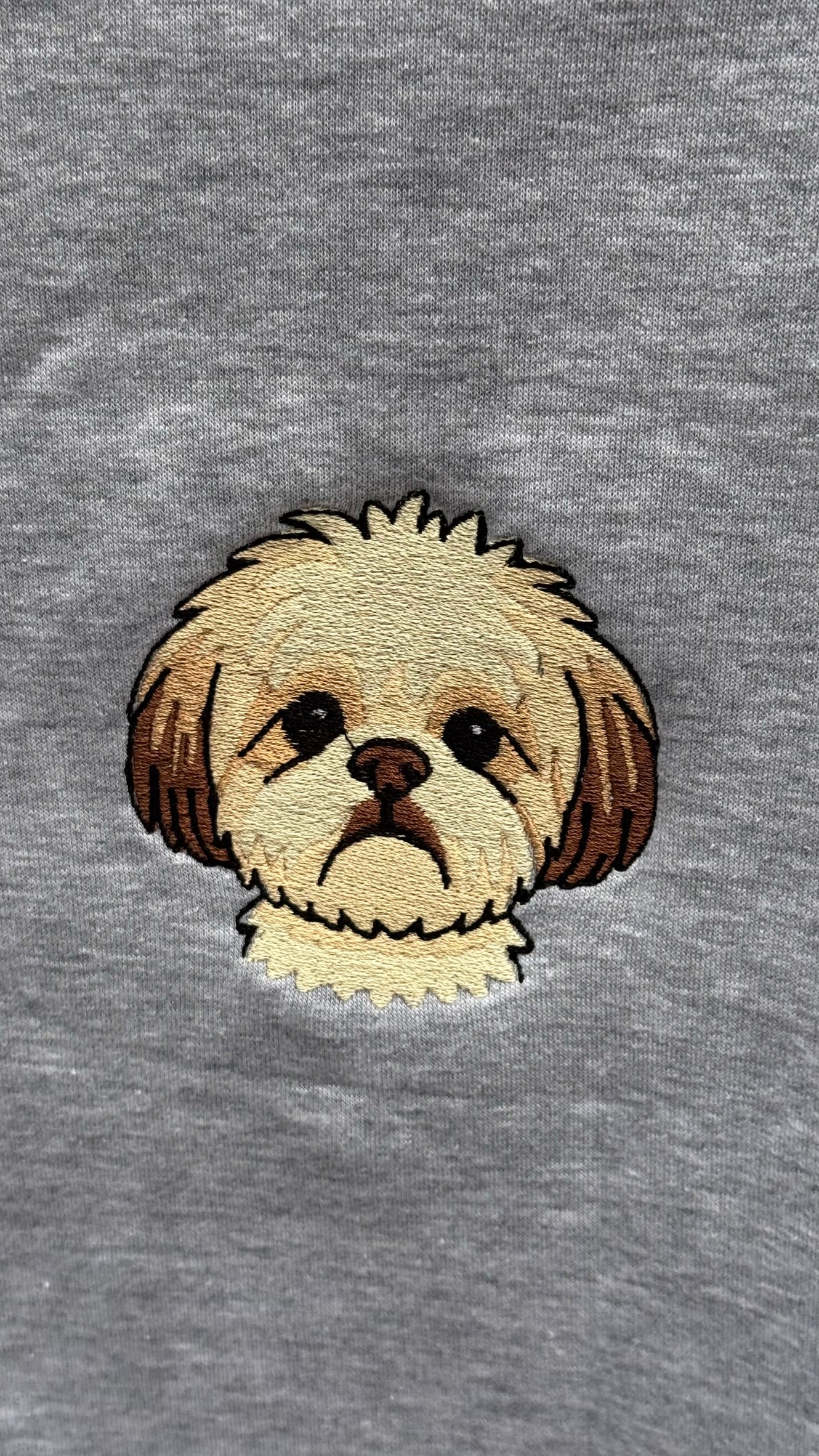 Персонализиран везен блузон со Вашиот миленик - Лик во боја и име на  ракав (Полн Вез )