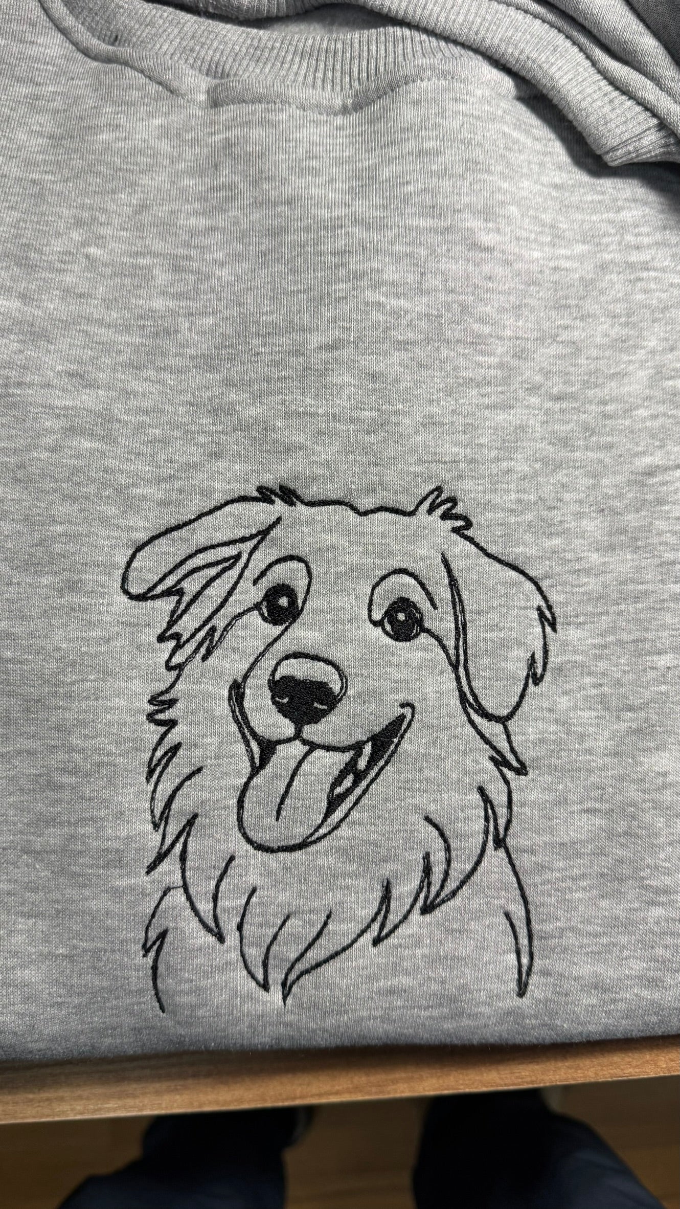 Персонализиран везен блузон со Вашиот миленик - One-line Art (Контури)