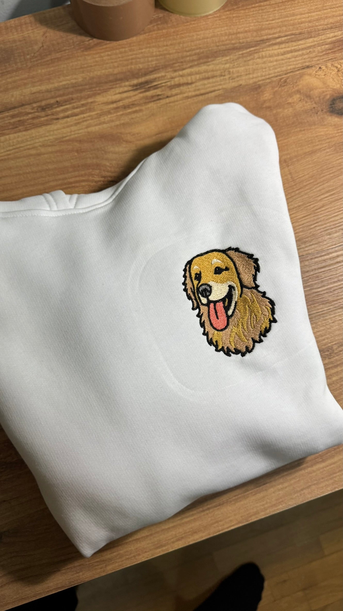 Персонализиран везен блузон со Вашиот миленик - Лик во боја и име на  ракав (Полн Вез )