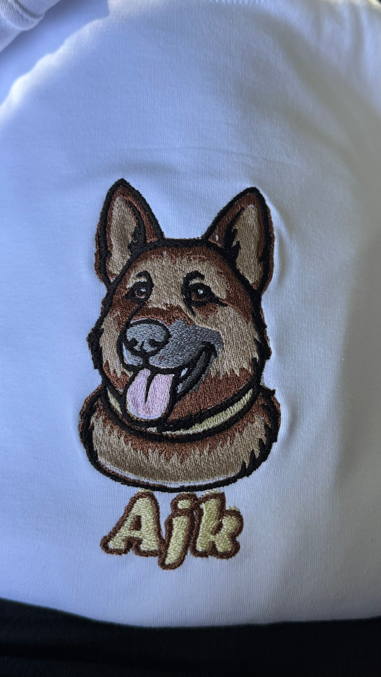 Персонализирана везена маица со ликот на Вашиот миленик – во боја и со полн вез