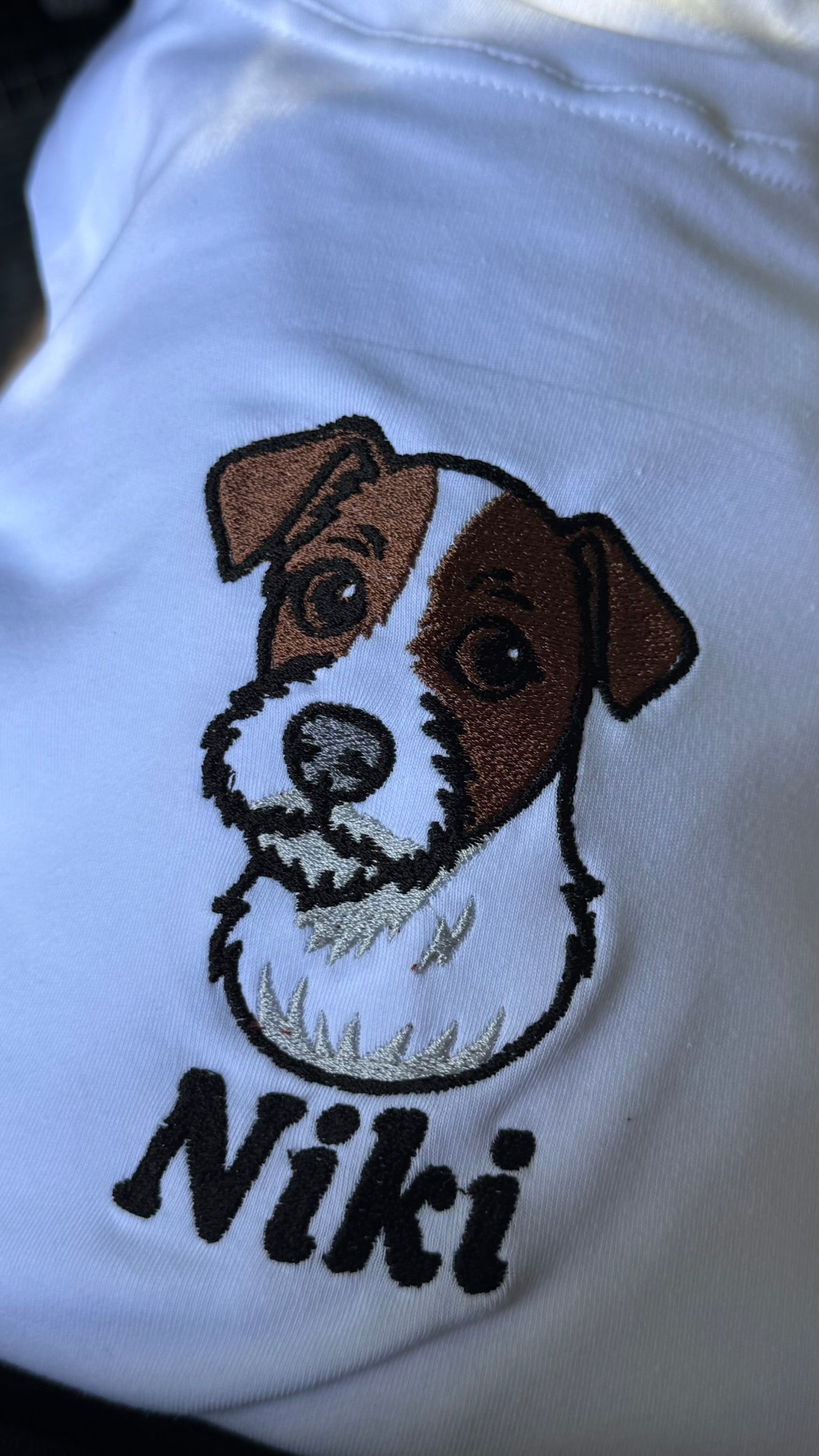 Персонализирана везена маица со ликот на Вашиот миленик – во боја и со полн вез