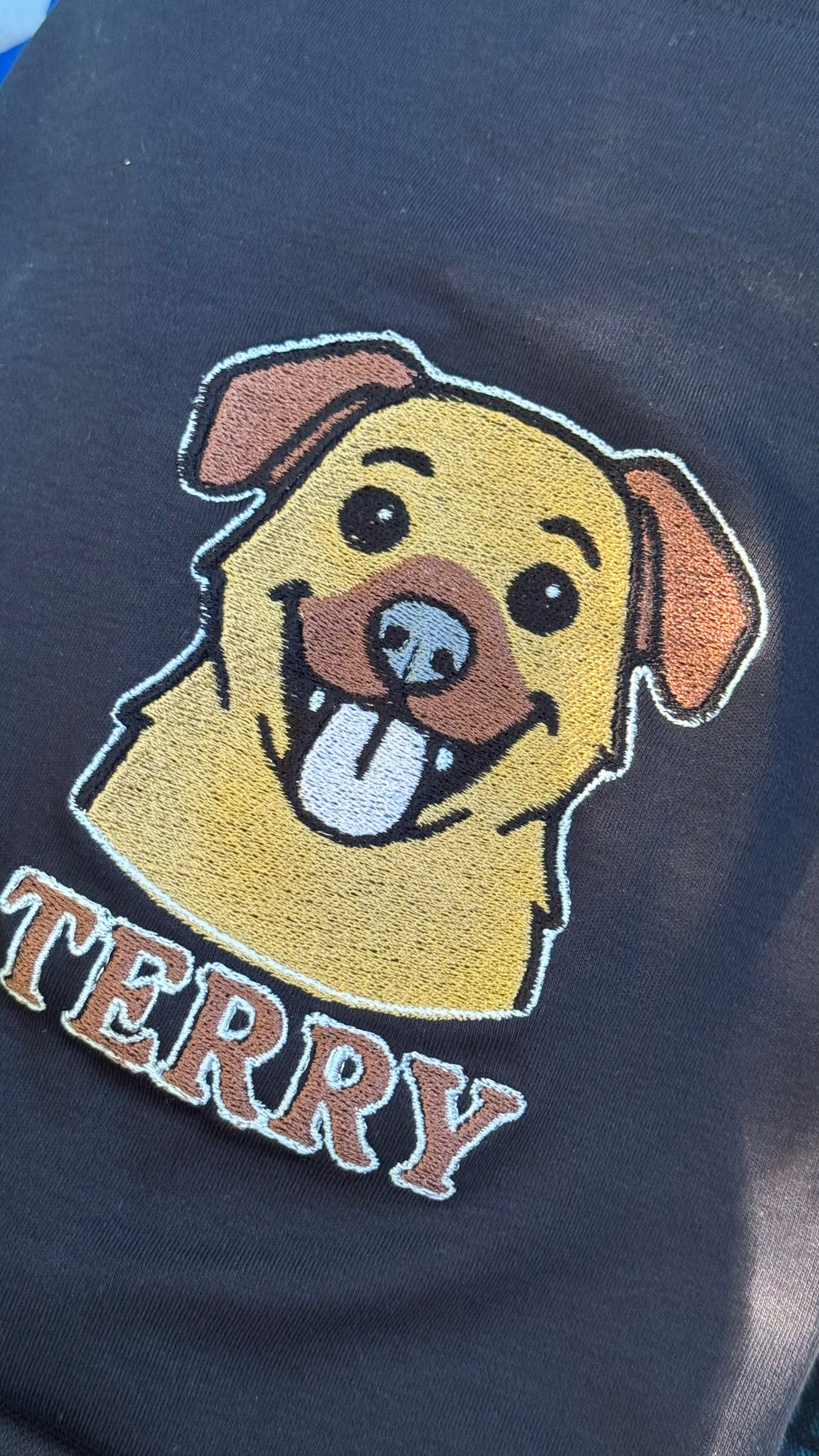 Персонализирана везена маица со ликот на Вашиот миленик – во боја и со полн вез