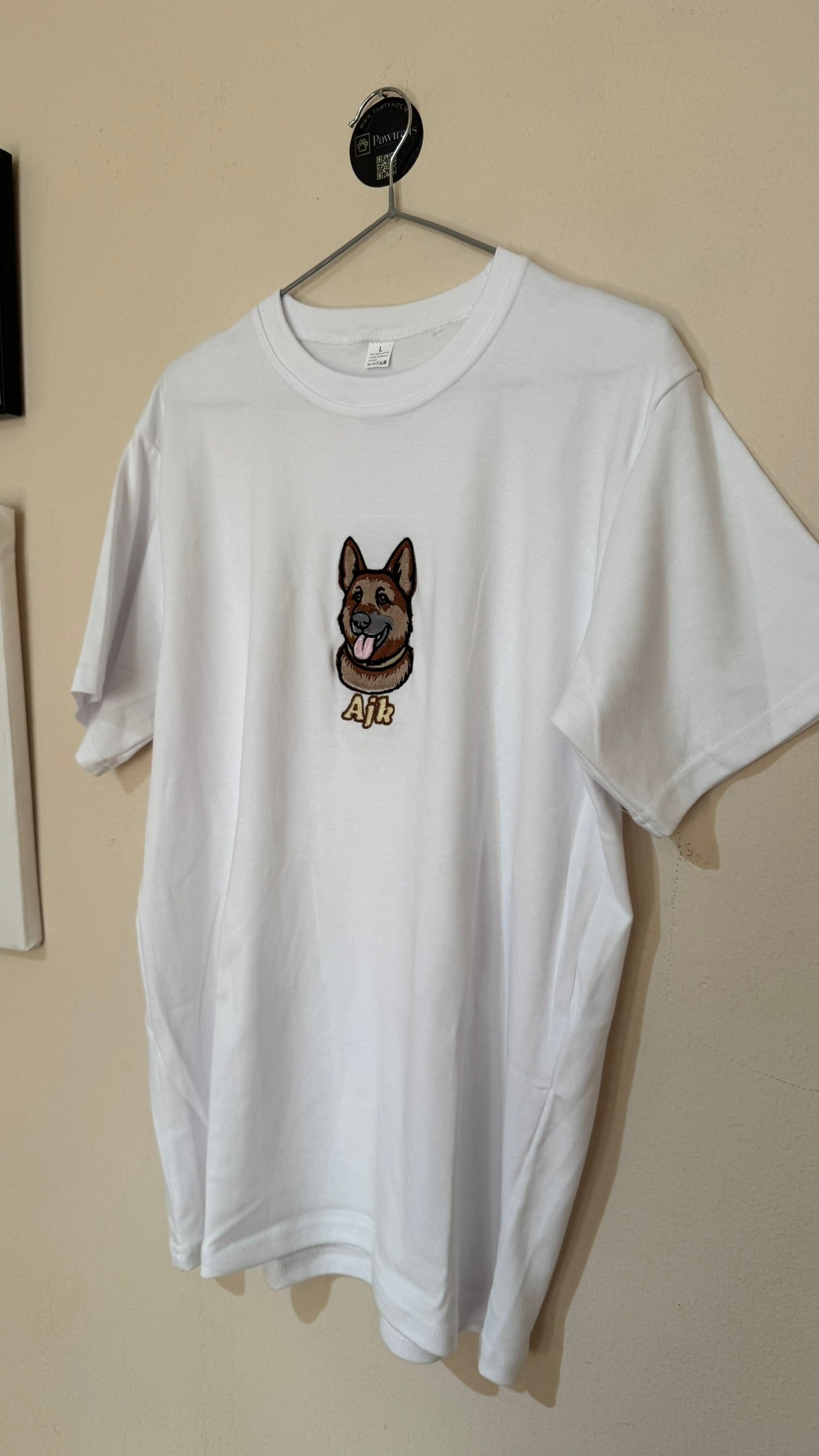 Персонализирана везена маица со ликот на Вашиот миленик – во боја и со полн вез