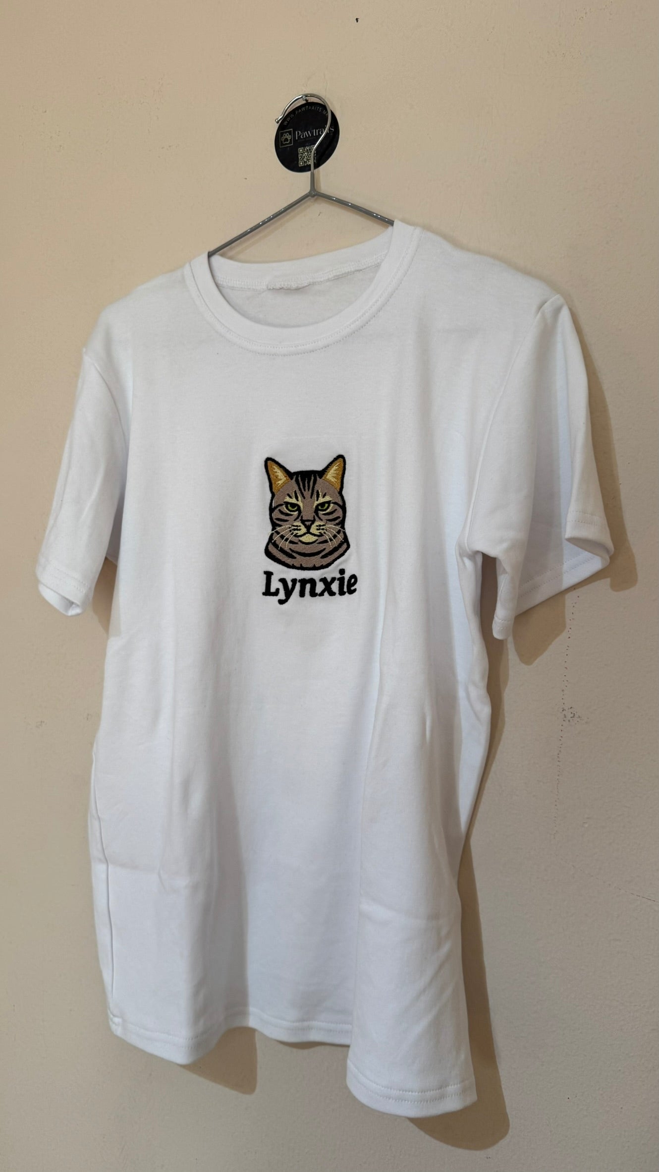 Персонализирана везена маица со ликот на Вашиот миленик – во боја и со полн вез