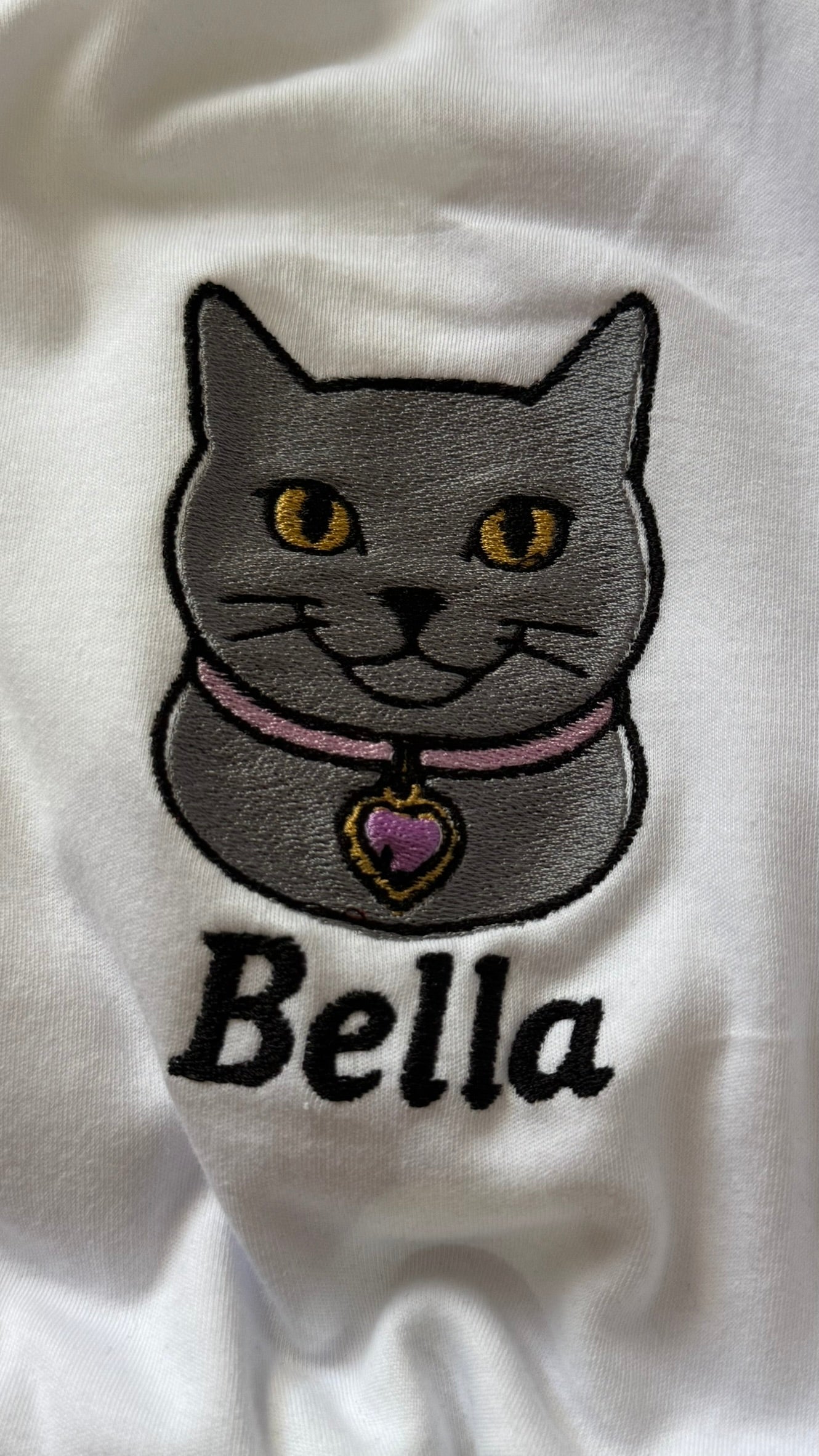 Персонализирана везена маица со ликот на Вашиот миленик – во боја и со полн вез