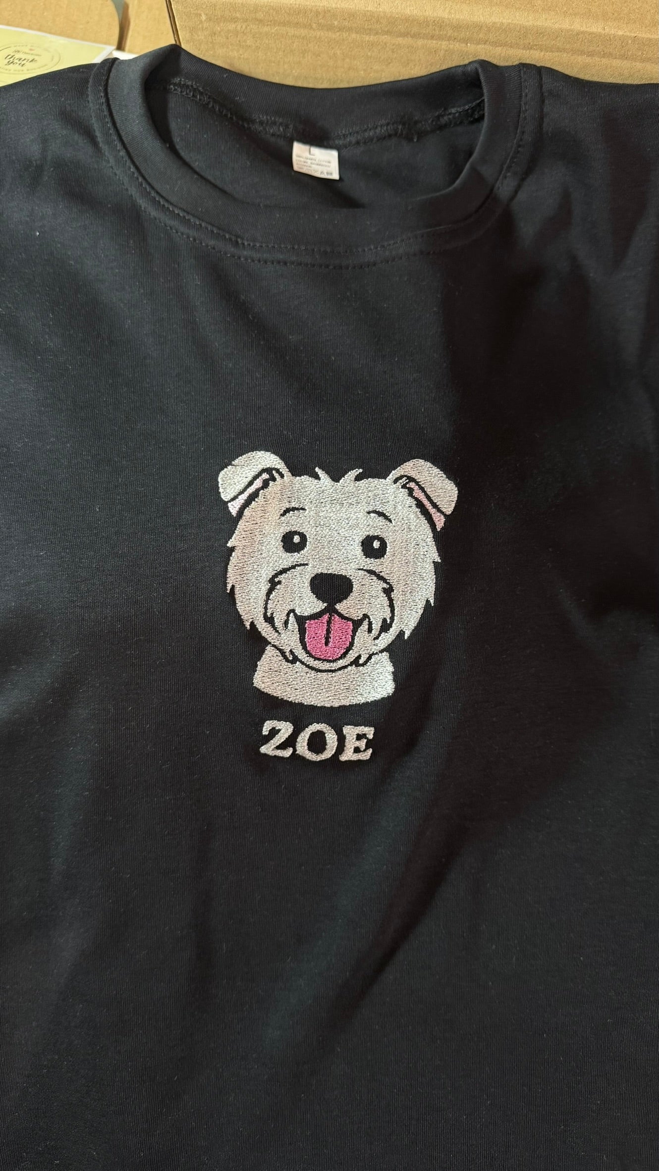 Персонализирана везена маица со ликот на Вашиот миленик – во боја и со полн вез