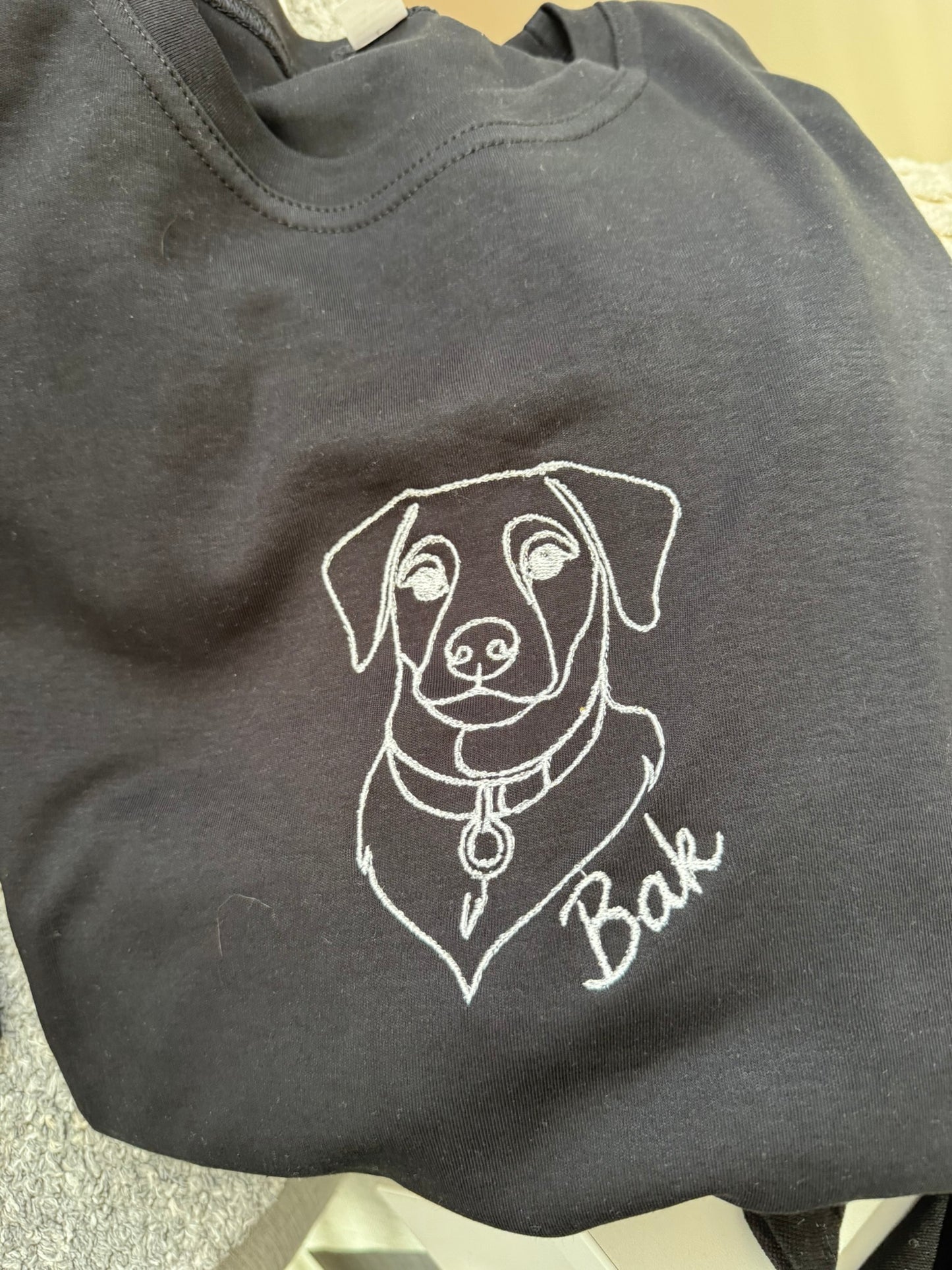 Персонализиран везен блузон со Вашиот миленик - One-line Art (Контури)